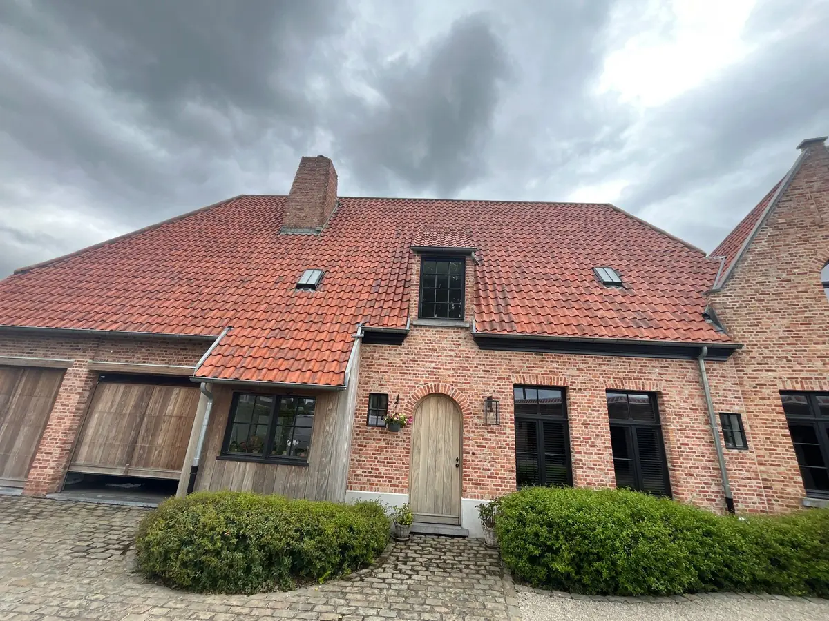 Maison de caractère à Erpe-Mere — toiture nettoyée