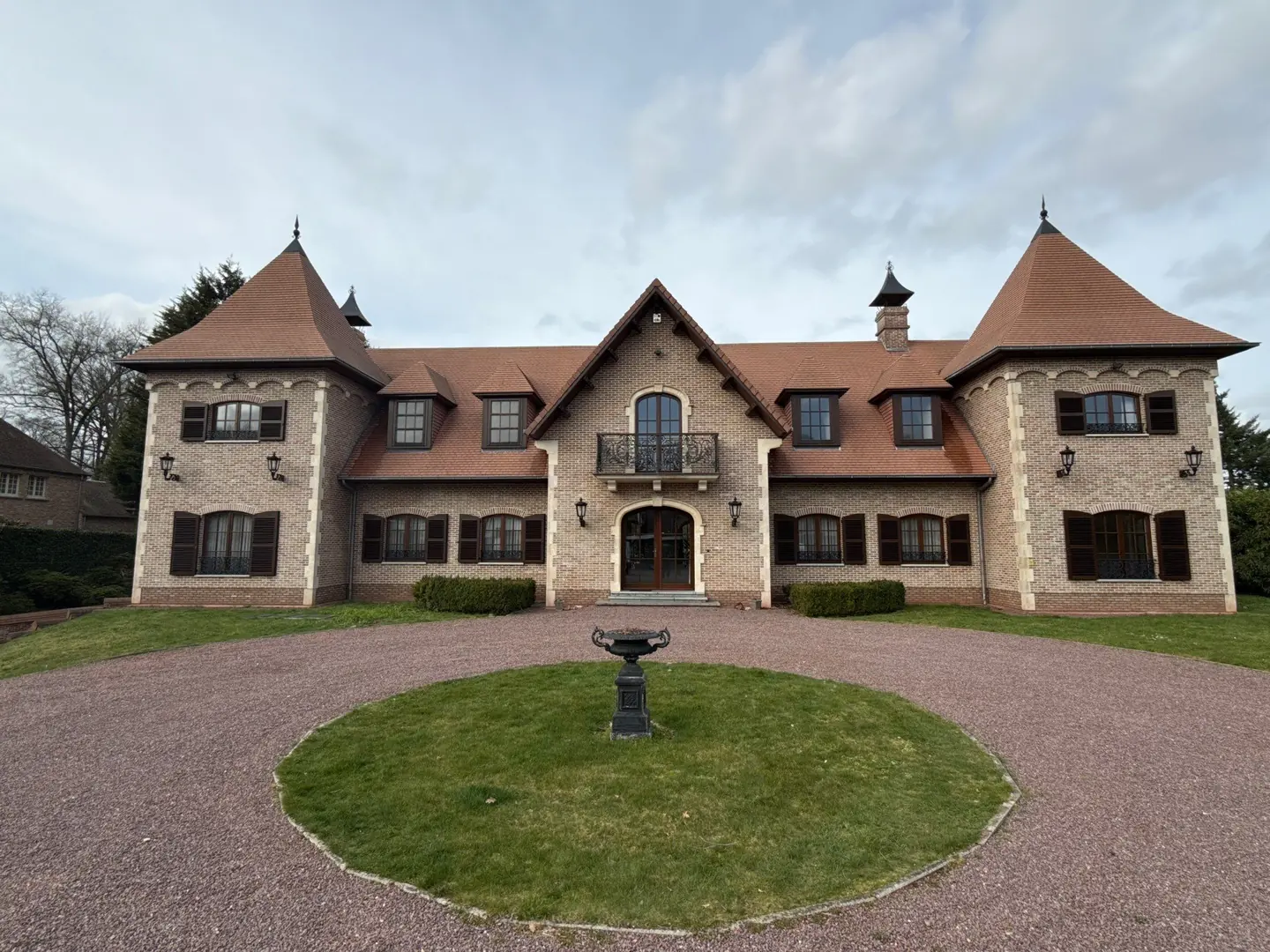 Villa de caractère après nettoyage de la toiture